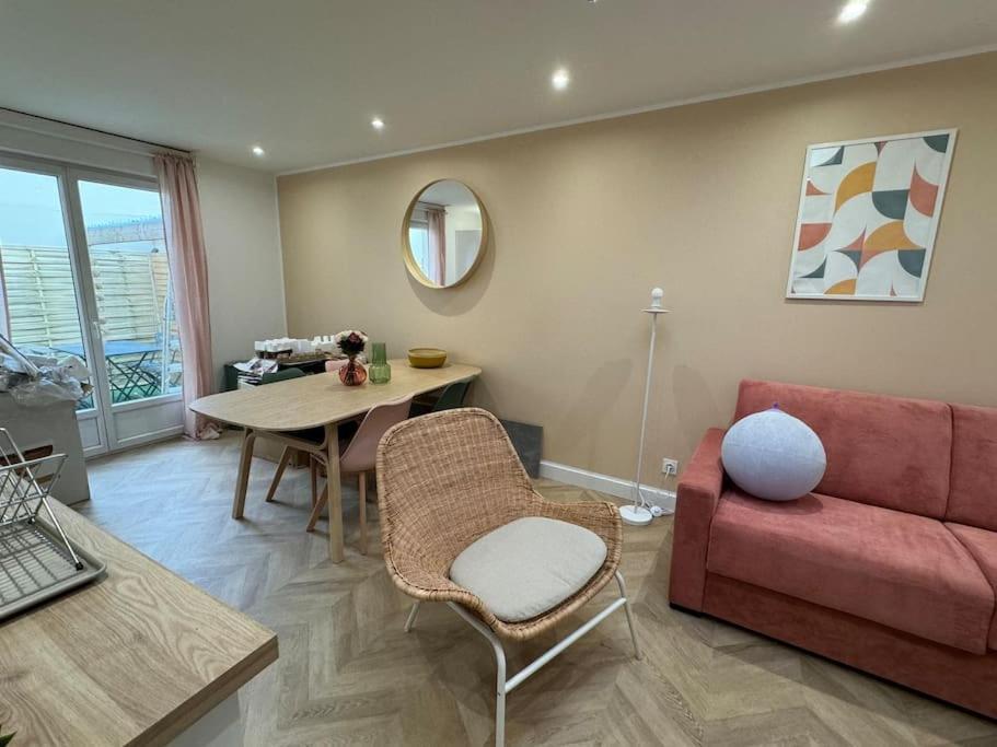 Pause Nature Terracotta Apartment